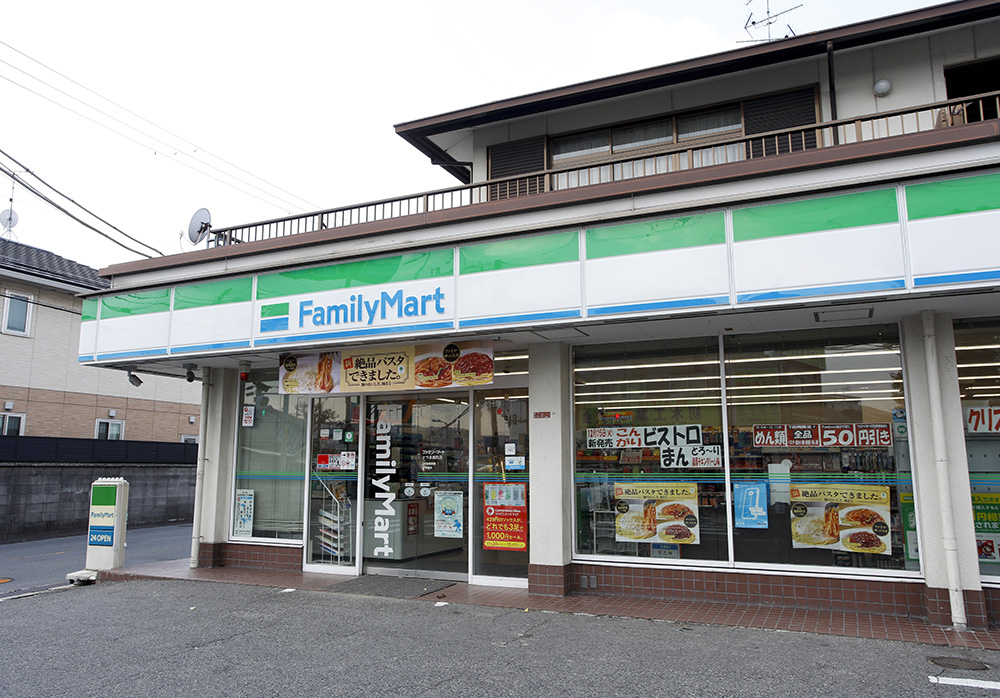 ファミリーマート ナラ本高田店(徒歩6分)