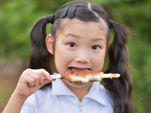 五平餅を食べる ※イメージ画