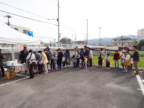 ふぉー待ちの行列