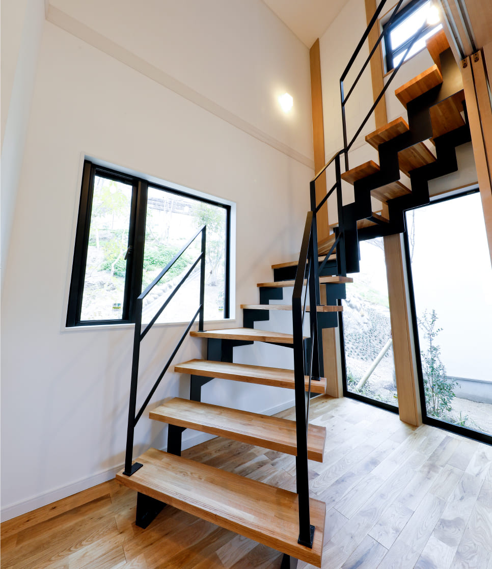 リビングから愛車を眺めて、のんびりとくつろぐことができる土間ガレージ。